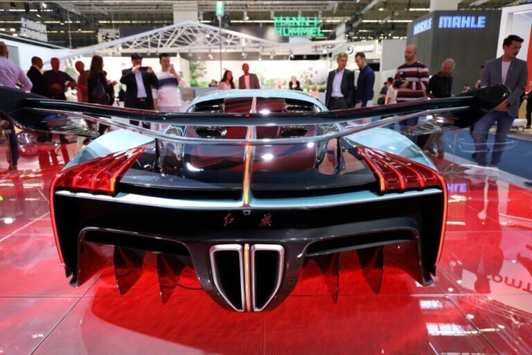 Китай представил супергибрид, который оказался быстрее Bugatti Chiron