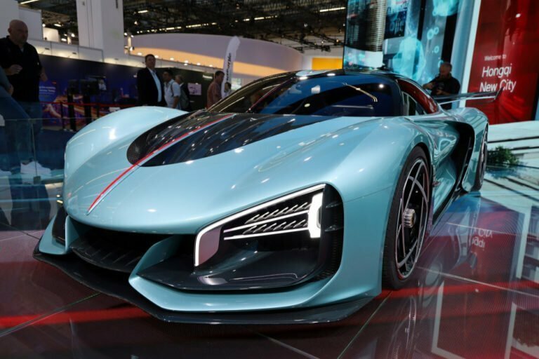 Китай представил супергибрид, который оказался быстрее Bugatti Chiron