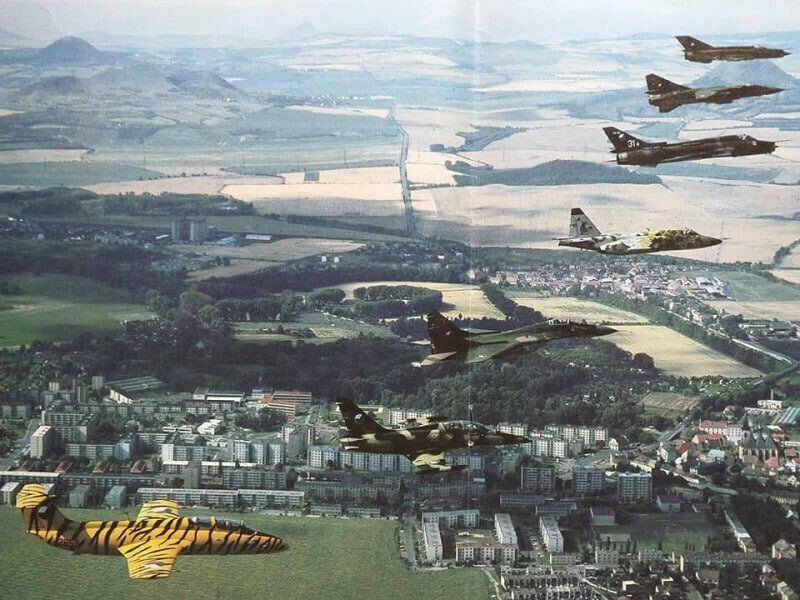Боевые самолёты ВВС Чехии в одном строю; 1993-й год