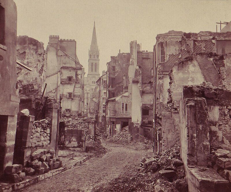 Улицы Парижа после разгрома Парижской коммуны. Франция. 1871 г.