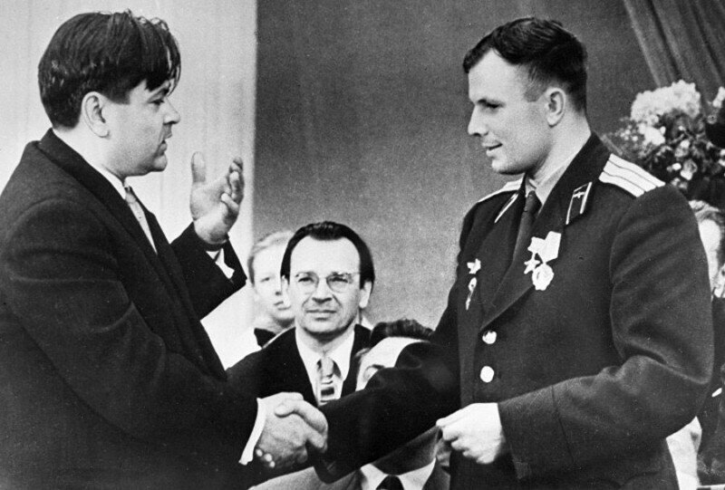 Встреча А.Маресьева с Ю.Гагариным. 17 апреля 1961 года.