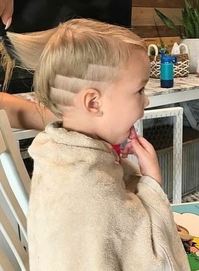 Маленькая девочка подстриглась как папа
