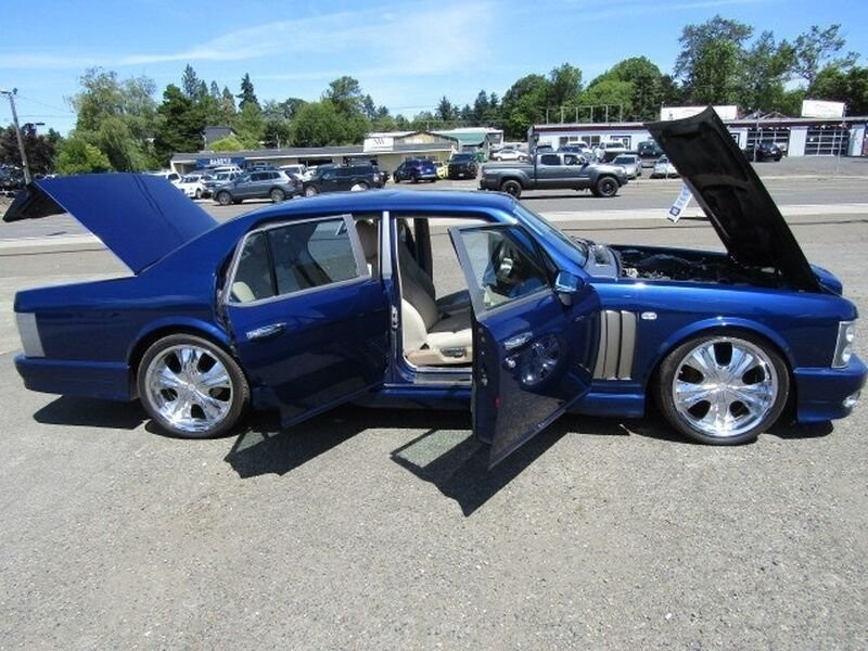 Нелепый Bentley Mulsanne, собранный из десятка автомобилей