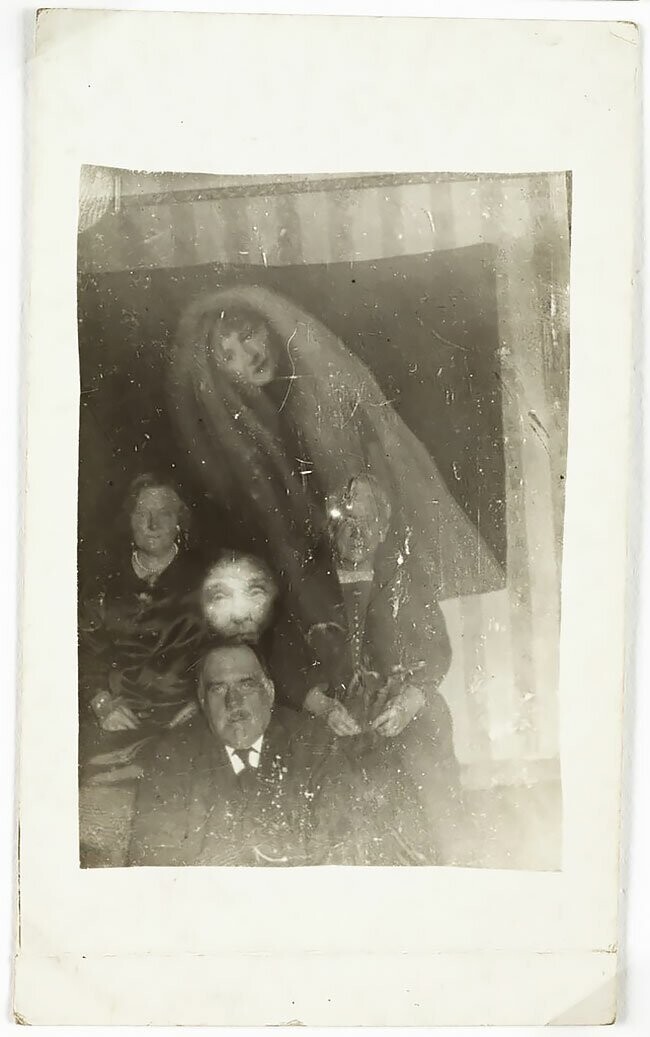 Фотошоп 1920-х годов: фотографии с призраками от Уильяма Хоупа