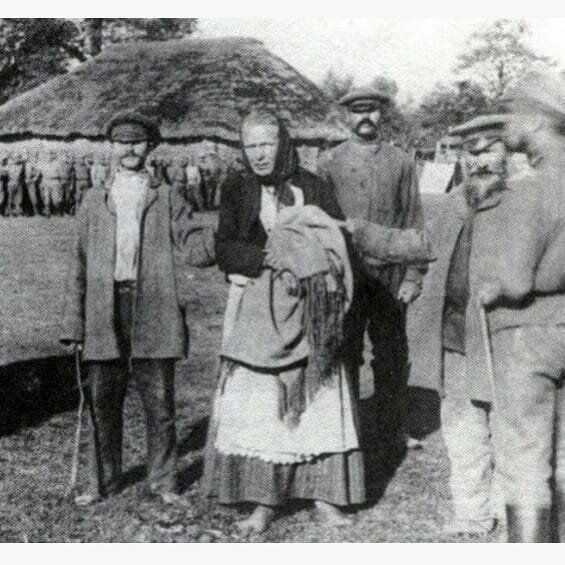 Крестьяне поймали немецкого шпиона переодетого в женщину,1914 год 