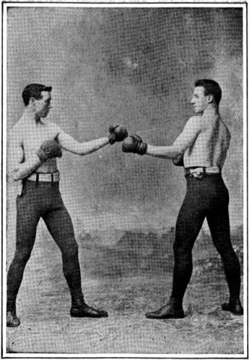 8 октября 1818 англичане впервые использовали в поединке боксёрские перчатки. До этого бокс был вне закона. 