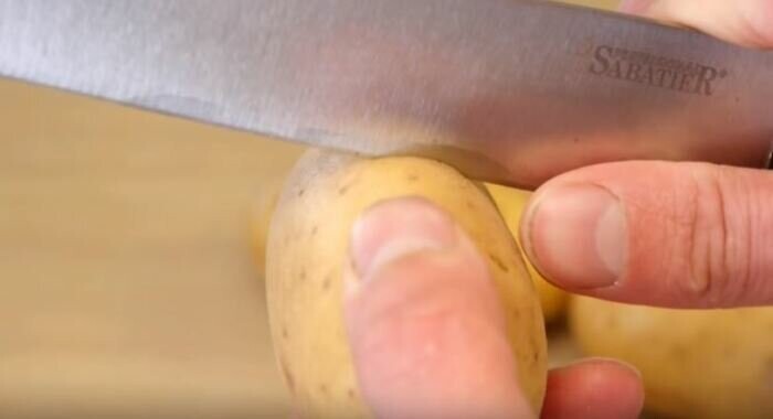 Простой и быстрый способ очистки картофеля? Ерунда