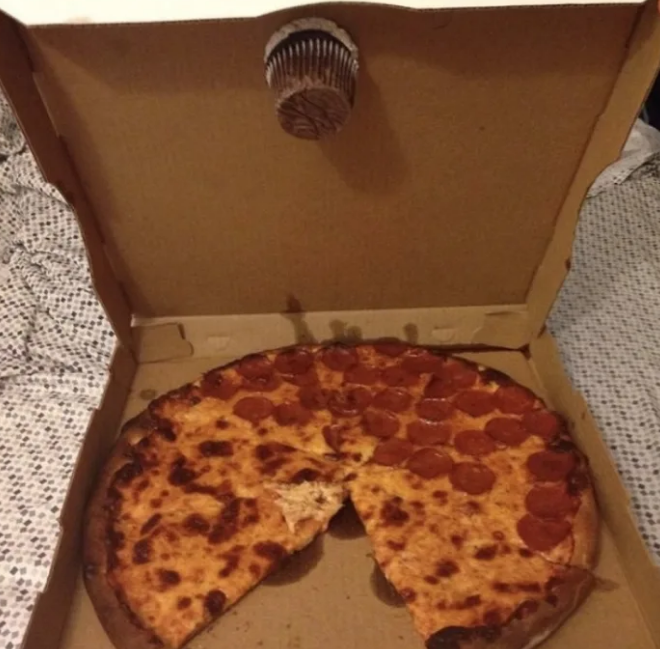 «Он думал, что если положить в упаковку кекс вместо куска пиццы, то я ничего не замечу»