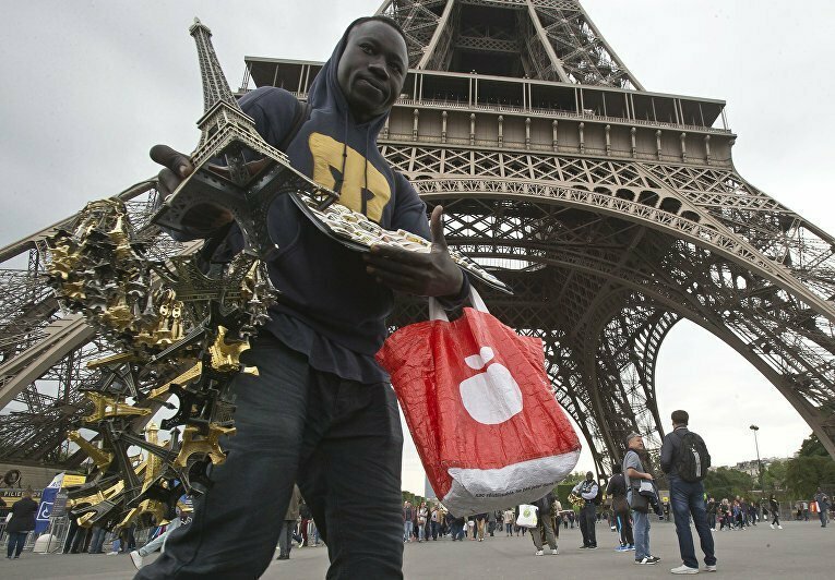 Французы не знают, как избавить страну от незаконных мигрантов