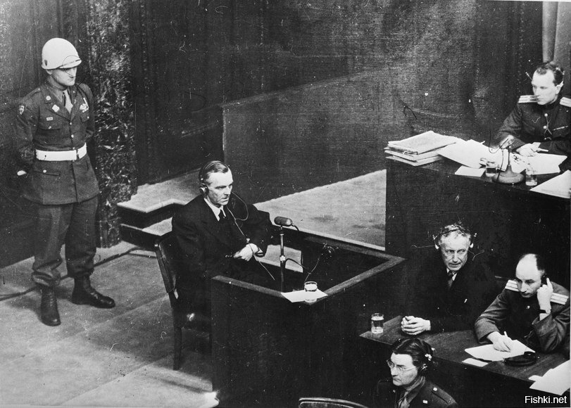 Фельдмаршал Паулюс даёт показания на Нюрнбергском процессе