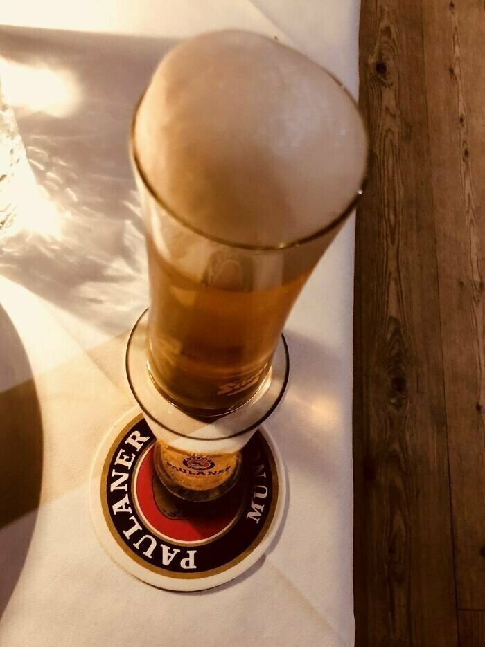 Лучшая подставка под пиво! Оптическая иллюзия, найдена в Австрии