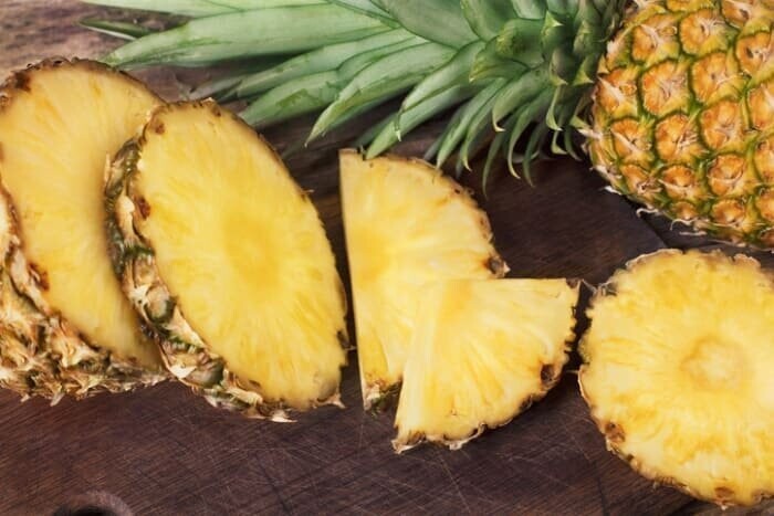 2. В ананасе есть плотоядные энзимы, поэтому у нас жжет во рту, когда мы его едим