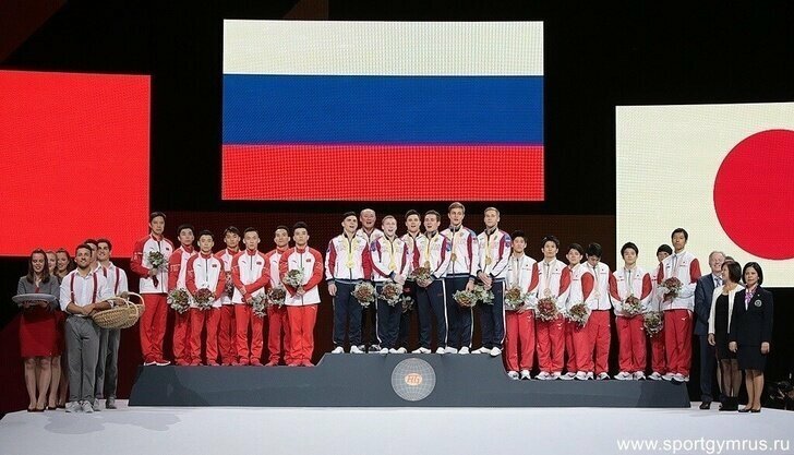 Сборная России завоевала золото в командном многоборье на ЧМ по спортивной гимнастике. Для российских гимнастов это первая в истории золотая медаль чемпионата мира в командном многоборье.