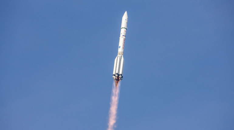 Проведен пуск ракеты-носителя «Протон-М» с разгонным блоком «Бриз-М» и спутниками Eutelsat 5 West B и Mission Extension Vehicle-1