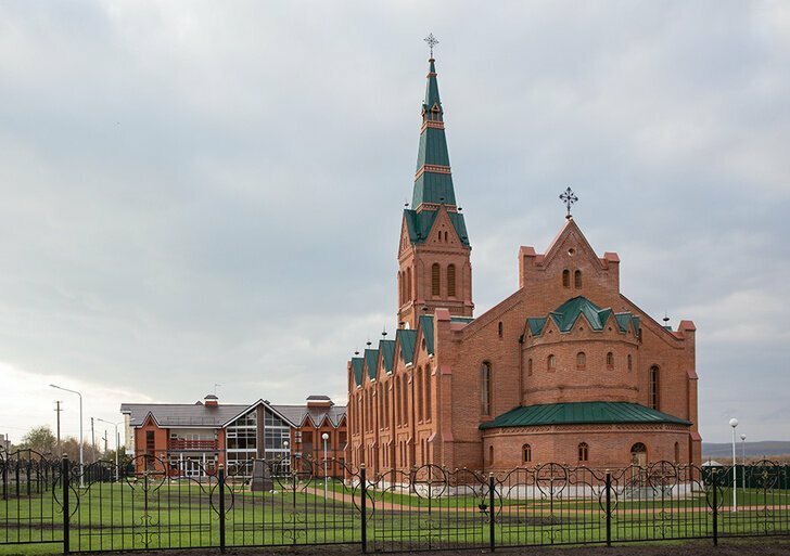 Две немецкие лютеранские кирхи восстановлены в Саратовской области