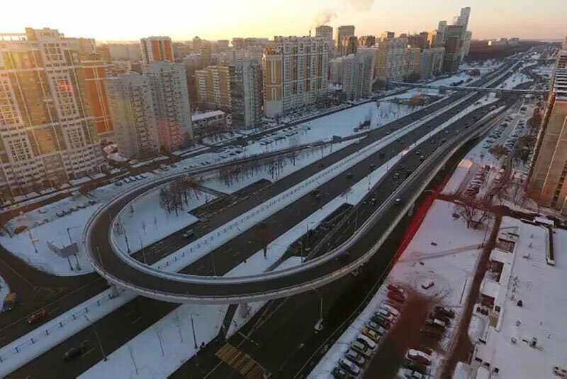 На Рублевке за миллиард рублей построили новую эстакаду. Правда, это та же самая
