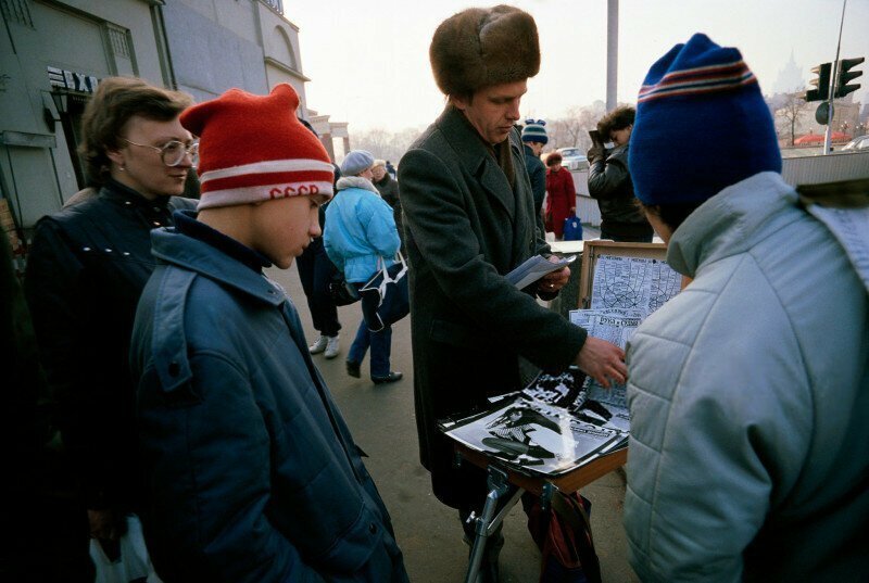 Уличный торговец фотоотпечатками, 1987 год, Москва