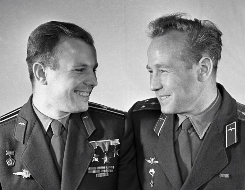 Юрий Гагарин и Алексей Леонов, СССР, 1965 год