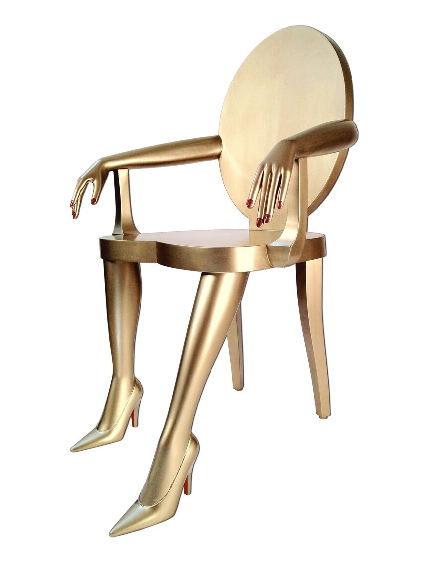 стул с женским телом