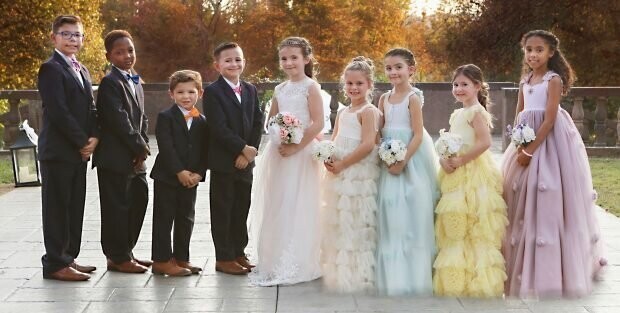 Девятилетки устроили себе свадебную фотосессию