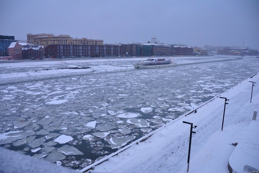 Москва, Крымский мост, зима 2015