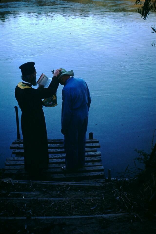 Обряд крещения в реке Иордан