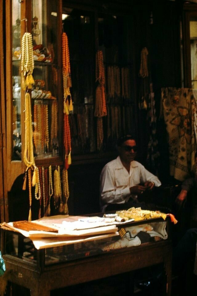 Продавец четок, Каир, Египет