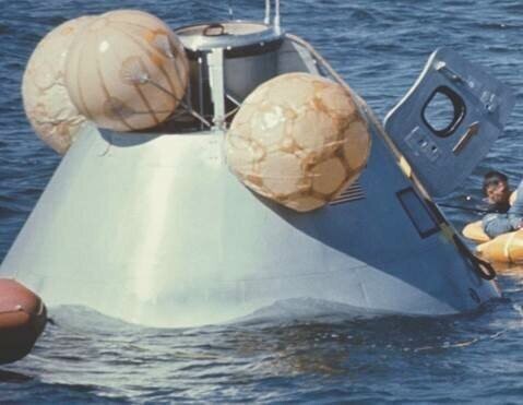 Илл.5. Тренировочная капсула корабля «Аполлон» для отработки операция эвакуации астронавтов.