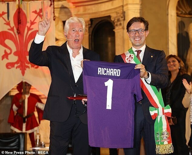 За добрые дела Ричарду Гиру вручили ключи от Флоренции: народ против