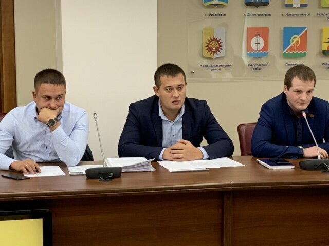 Депутаты от КПРФ на заседании. Слева Айрат Гибатдинов