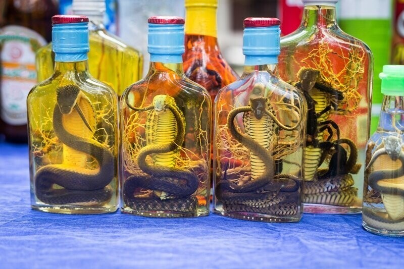 6. Вьетнам, Китай: змеиное вино