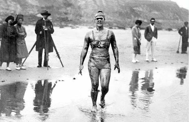 19-летняя Гертруд Эдерл - первая женщина, переплывшая Ла-Манш, 1926 год.