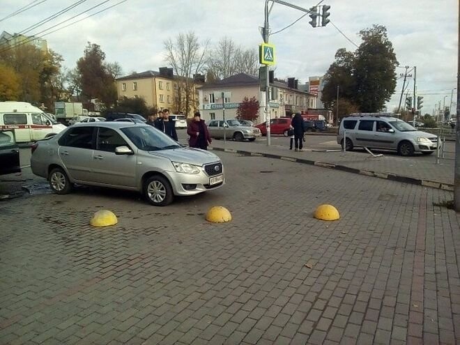 Авария дня. Пробил ограждение и протаранил машину