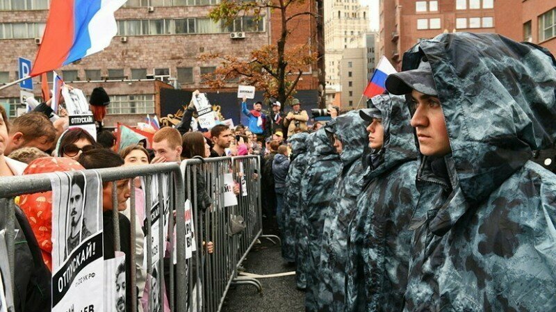 Сбежал из России: чего он боится?