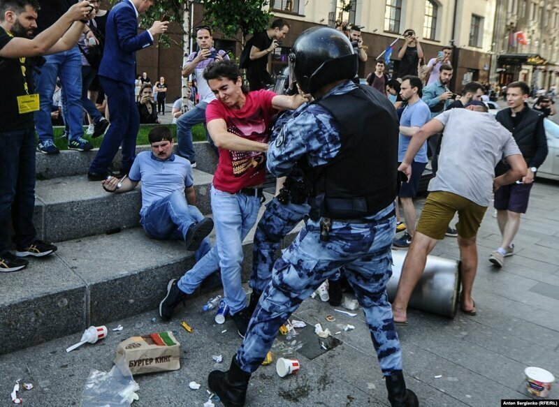 Запад взял под контроль мессенджеры и СМИ для захвата России