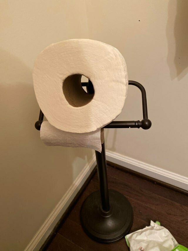 "Так моя супруга меняет рулон туалетной бумаги"