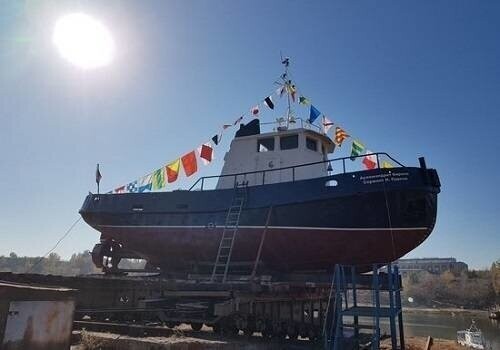 В Волгограде спустили на воду морское буксирное ледовое судно