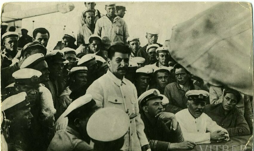 Сталин среди моряков