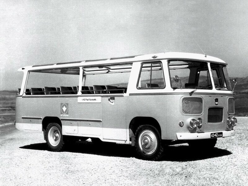 ПАЗ-672А (ЭЦ-104) - опытный туристический автобус открытого типа на базе автобуса малого класса ПАЗ-672, построенный в 1968 году