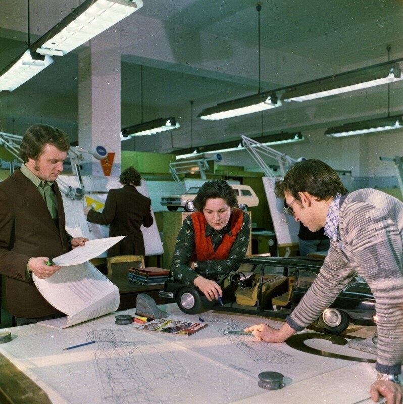 Конструкторы завода ЗиЛ за работой, 1980 год, Москва