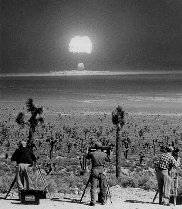 Съёмки ядерного взрыва во время испытаний WASP на ядерном полигоне в Неваде, 18 февраля 1955 г.