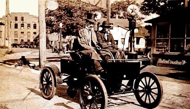 Мужчины на электромобиле, Фонда, 1925 год