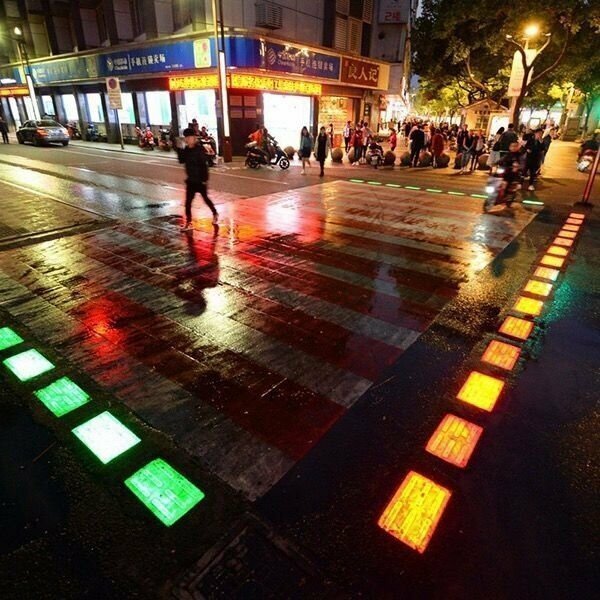 Подсветка пешеходных переходов - это то, что нужно в сегодняшних городах