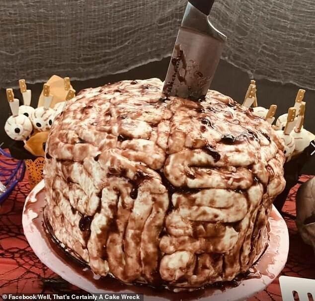 Торт "Мозги". Выглядит достаточно отвратительно, хотя вроде бы так и должно быть