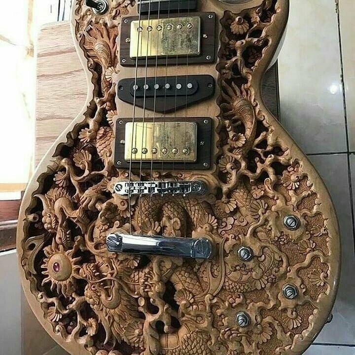 Гитара из дерева
