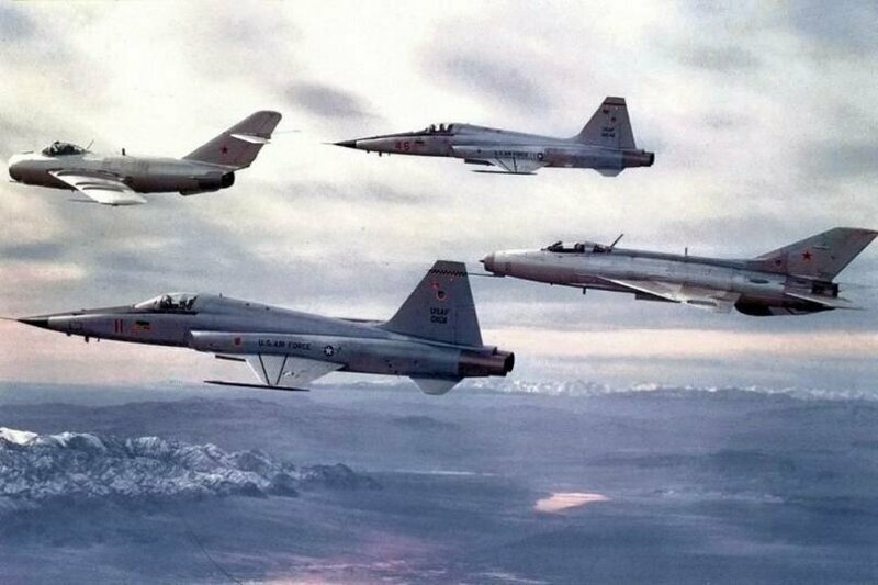Находили по дыму: как Миг-21 сбивали F-4 Phantom
