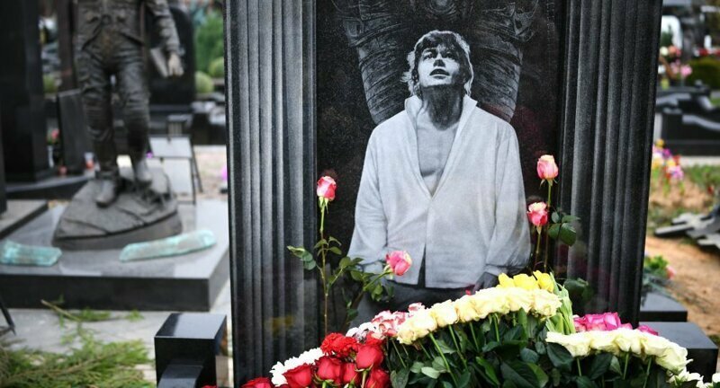 В Москве поставили памятник Николаю Караченцову