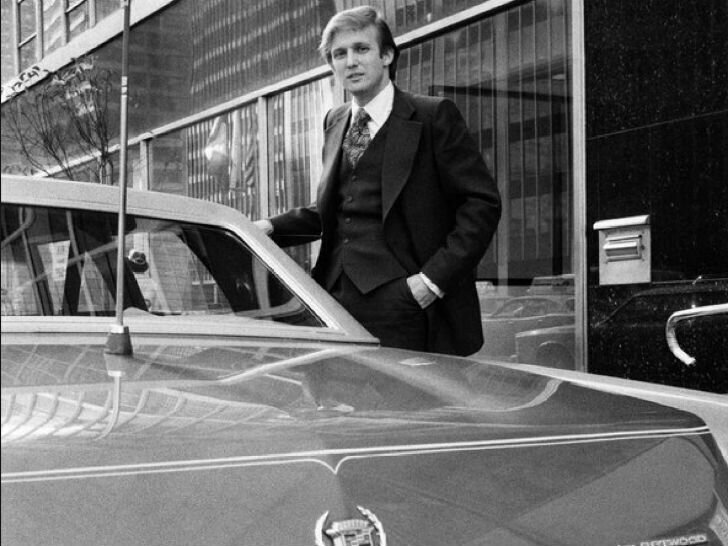 Дональд Трамп у своей машины, 1980-е годы.