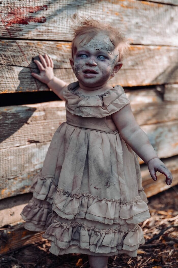 Мать превратила дочь в зомби ради жуткой фотосессии