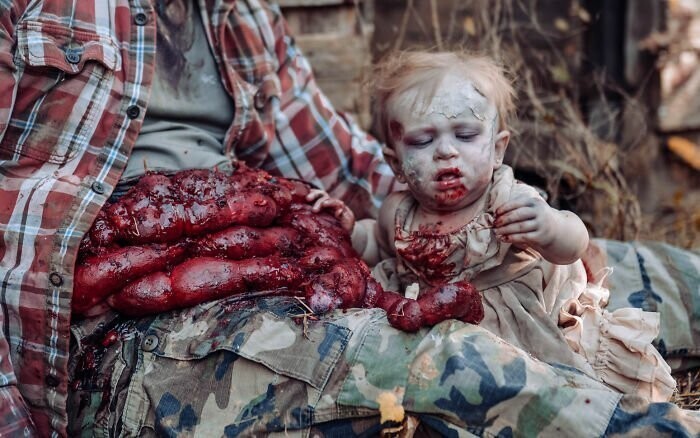 Мать превратила дочь в зомби ради жуткой фотосессии